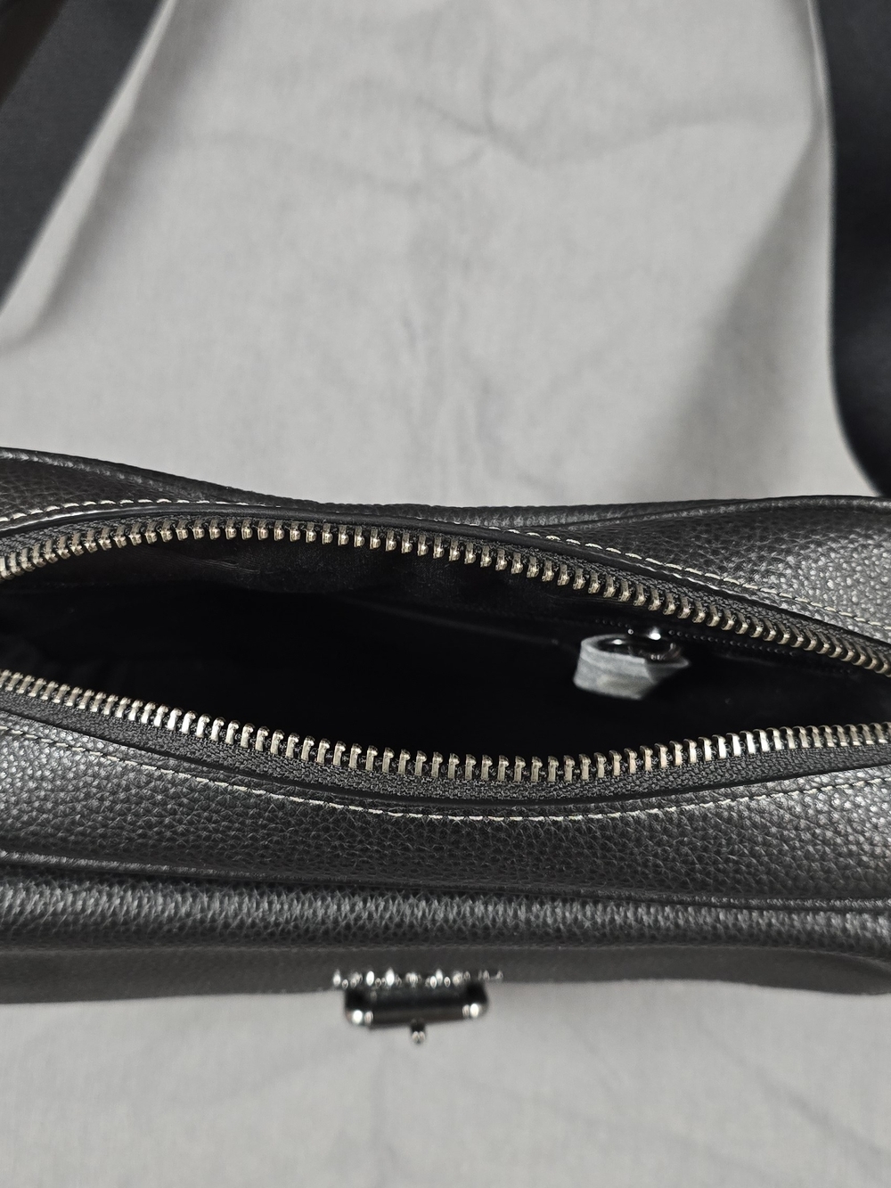 COACH New York Black Leather Men's Crossbody Bag - Picture 4 of 10